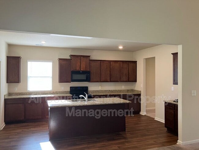 Building Photo - 230 Smith Glen Dr