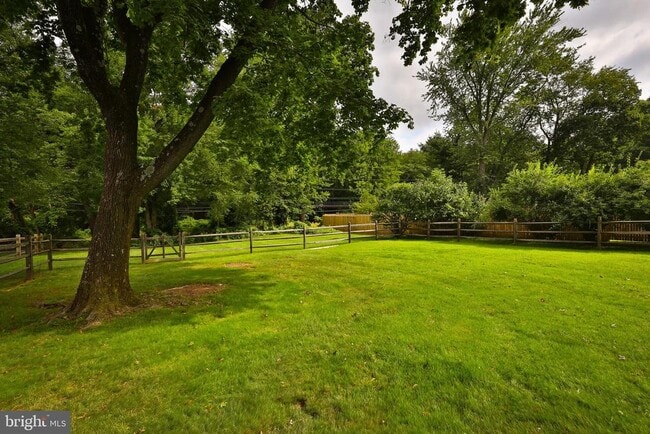 Building Photo - 732 N Tyson Ave