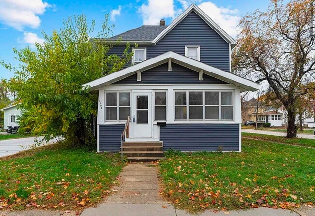 Primary Photo - 4 Bedroom, 2 Bath house In Cedar Falls