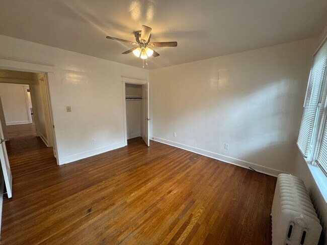 Building Photo - Wonderful Duplex in the Heart of Squirrel Hill!