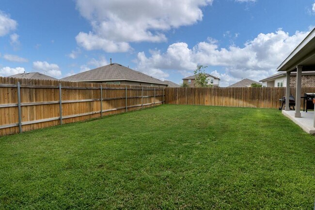 Building Photo - 1444 Acorn Wood