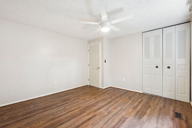 Building Photo - Home in Highly Desirable Forest Ridge!