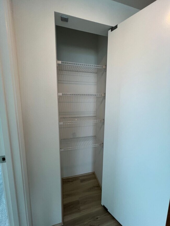Building Photo - Brand New Kakaako Ililani Condo 2 bedroom ...