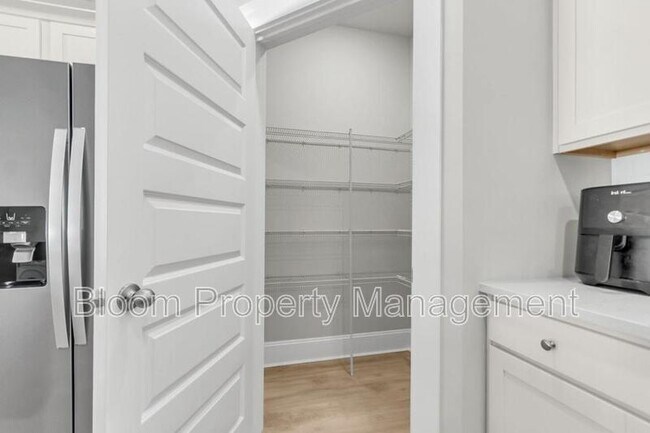 Building Photo - 130 Lilac Grv Wy