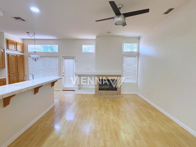 Building Photo - 2736 Genesee Dr