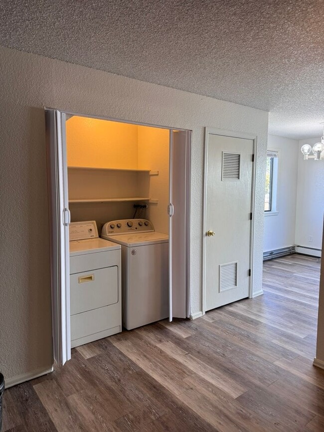 Building Photo - Cute 2 Story, 3Bed, 1.5Bath Townhouse in G...