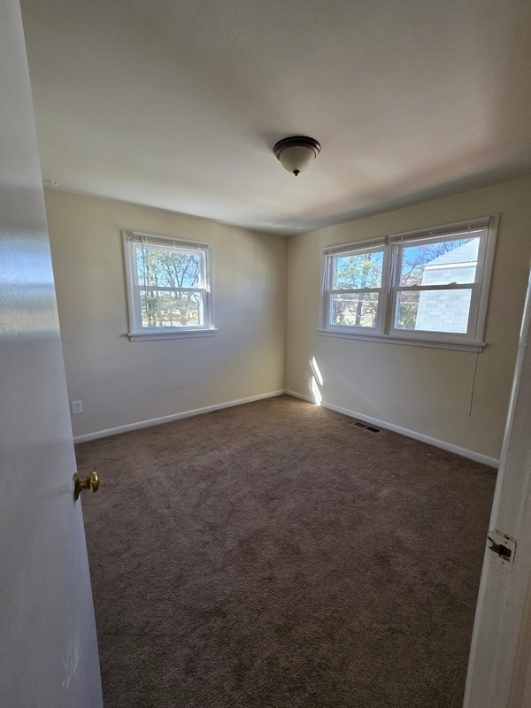 Building Photo - 2604 Wayside Dr