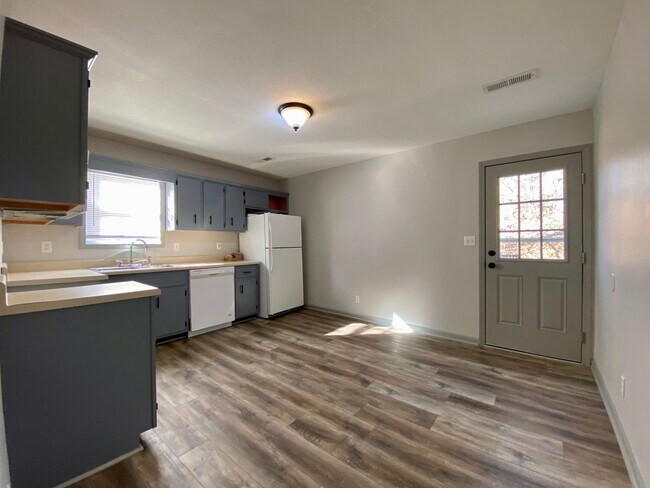 Building Photo - 268 Executive Ave