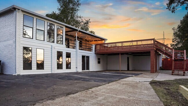 Building Photo - 6620 Upton Ln