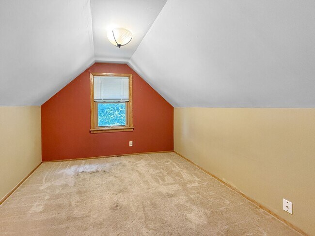 Building Photo - 287 N Washburn Ave