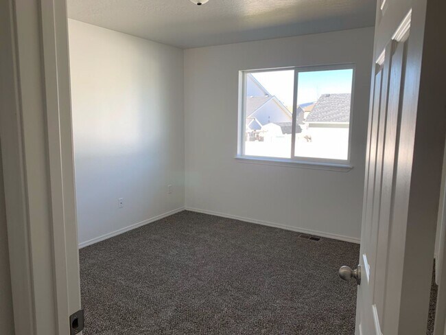 Building Photo - Beautiful 3 bedroom 2 bath home in Post Falls.