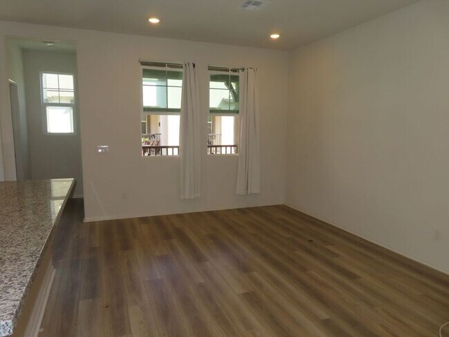 Building Photo - 40585 Melrose Dr