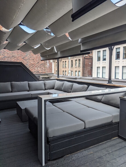 Building Photo - 121 S Jackson St