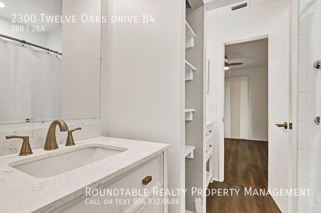 Building Photo - 2300 Twelve Oaks Dr