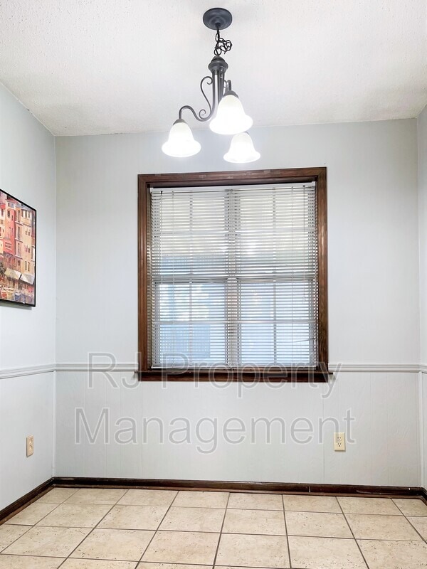 Building Photo - 2844 Marbry Dr
