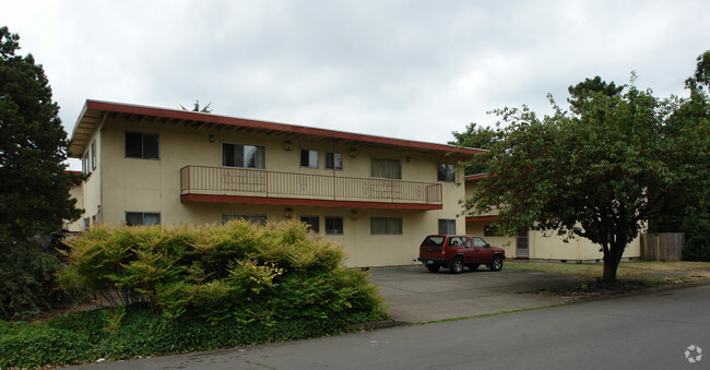 Building Photo - 630-640 W Pioneer Pky