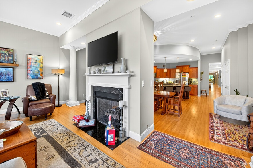 Building Photo - 325 S Salina St