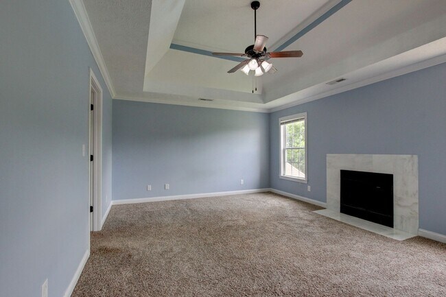 Building Photo - 716 Cavalier Dr