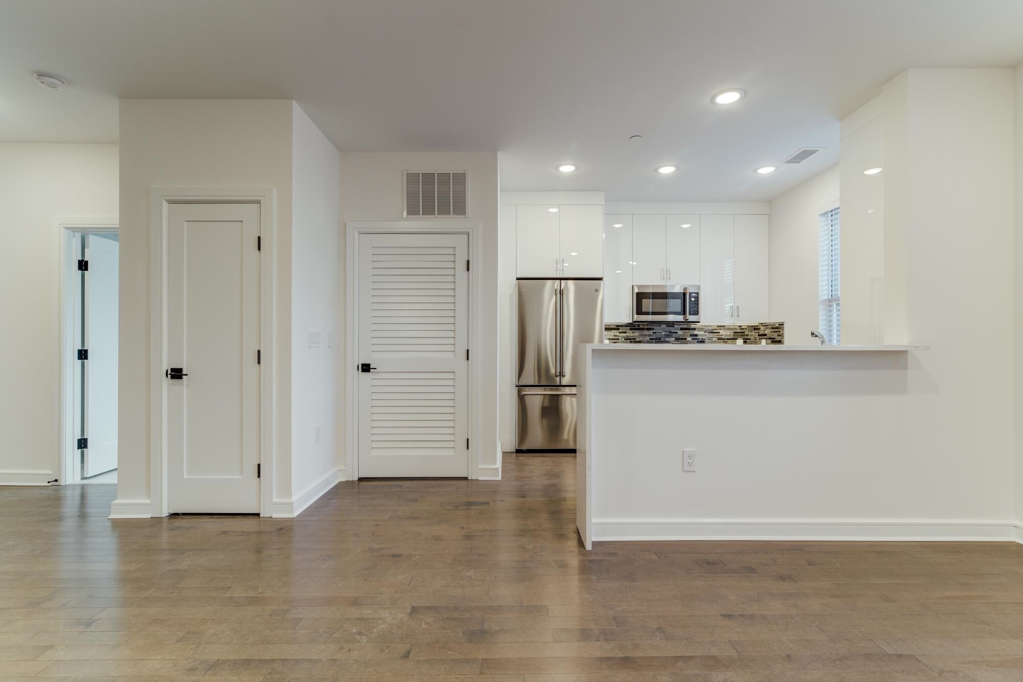 Building Photo - 974 Summit Ave