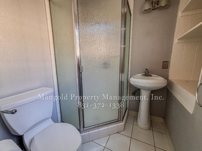 Building Photo - Beautiful three-bedroom two-bath home located in Monterey!