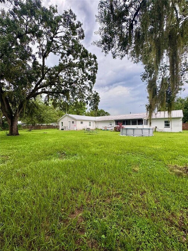 Building Photo - 2 Bed 1 Bath  APARTMENT IN DOWNTOWN KISSIMMEE !!