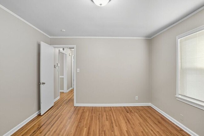Building Photo - 1644 S Knoxville Ave