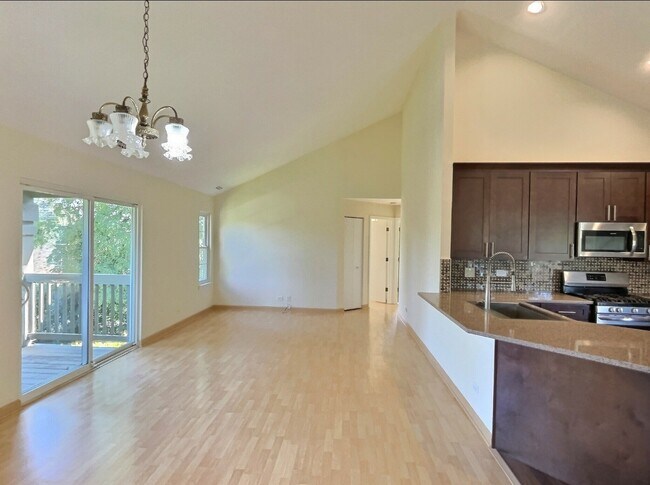 Building Photo - 213 Old Oak Dr