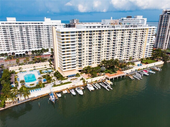 Building Photo - 5600 Collins Ave