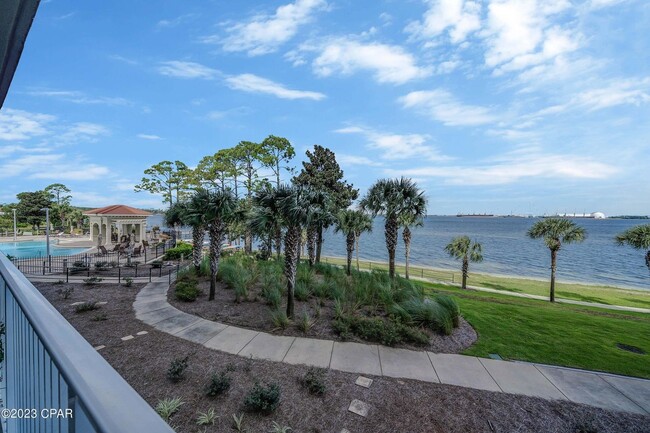 Building Photo - 2400 Grandiflora Blvd