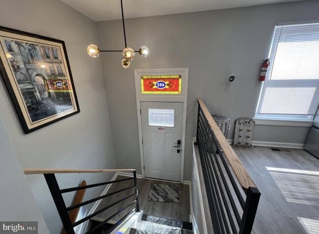 Building Photo - 402 N Chapel St