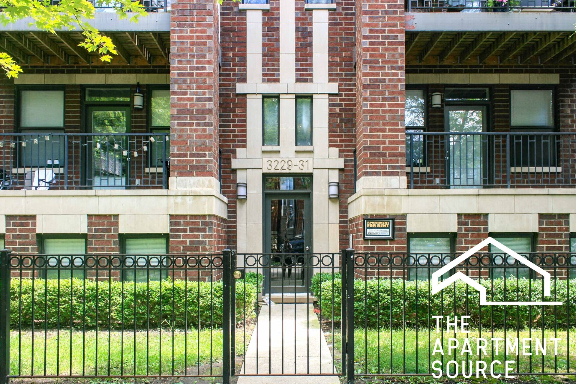 Building Photo - 3231 N Kenmore Ave