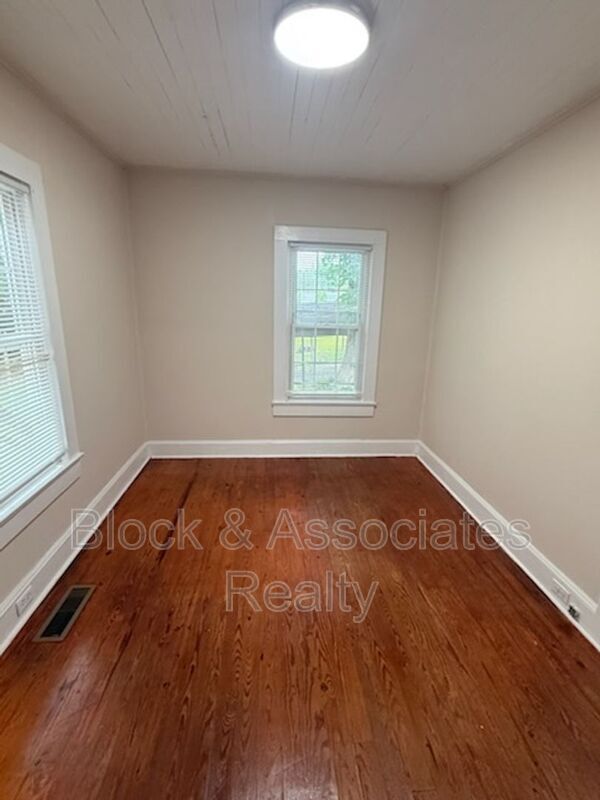 Building Photo - 2040 Carl Dr