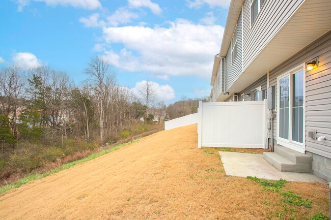 Building Photo - Beautiful Townhome in Antioch!