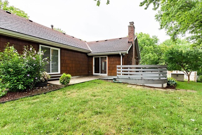 Building Photo - Beautiful 3 Bed Overland Park Ranch Home NEWLY REMODELED