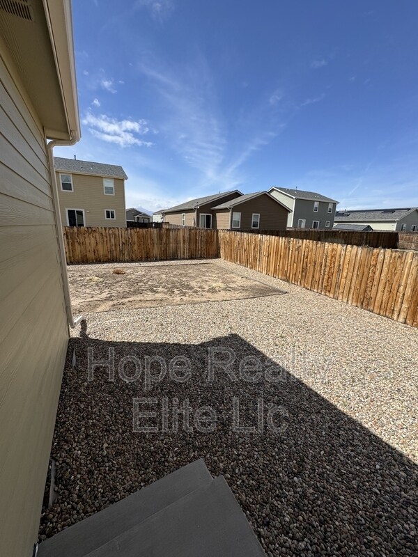 Building Photo - 6672 Kearsarge Dr