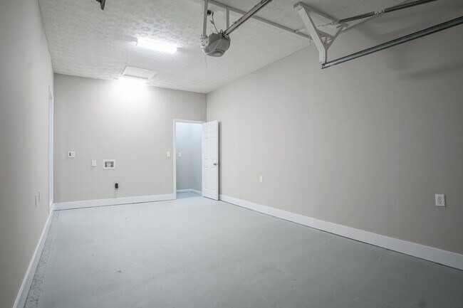 Building Photo - 3137 Glen Hollow Dr