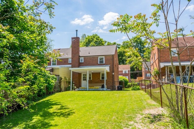 Building Photo - AVAILABLE OCT 1ST! DON'T MISS THIS RENOVAT...