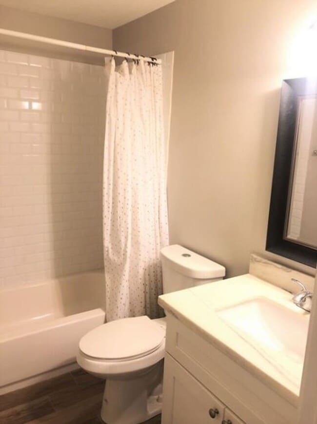 Building Photo - Remodeled 2 bedroom / 2 Full Bath