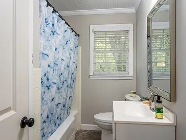 Building Photo - COMING SOON — Available August 17 | 3BR/2BA Midtown Brick Ranch | Lawn Care, Pest Control & W/D I...