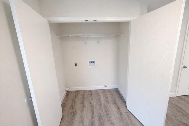 Building Photo - 1709 Hanover Blvd