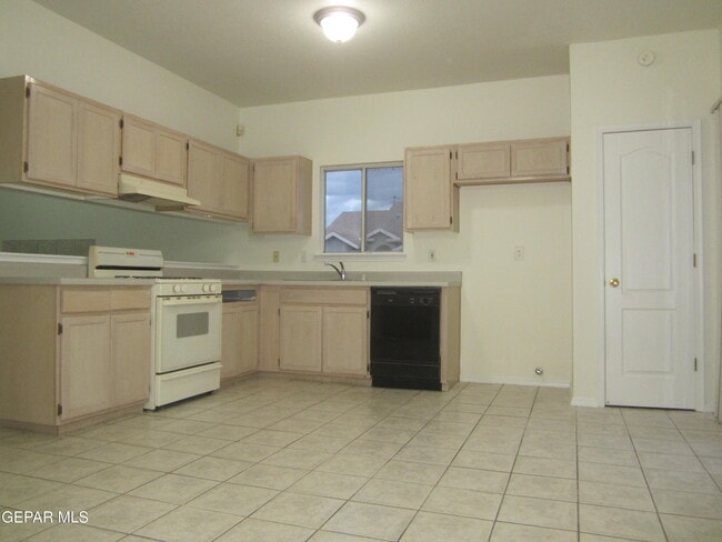Building Photo - 12521 Tierra Serena Dr