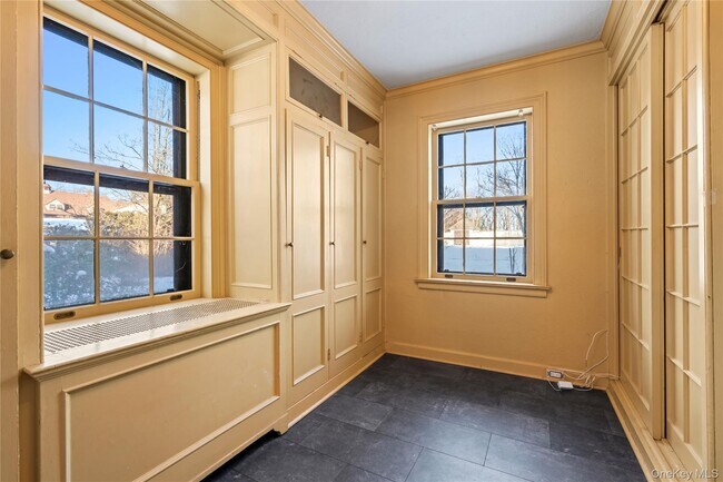 Building Photo - 203 Store Hill Rd