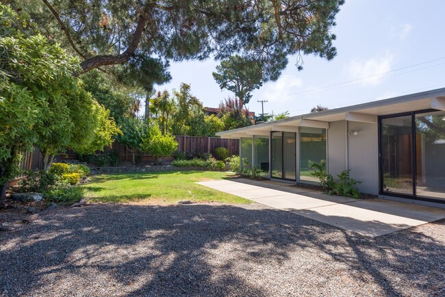 Building Photo - San Mateo Highlands Eichler Mid-Century 3/...