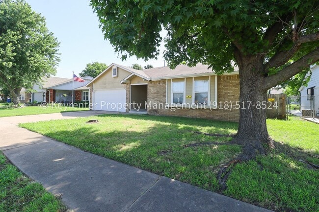 Building Photo - 3 Bed | 2 Bath in East Tulsa!