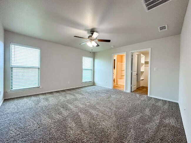 Building Photo - 3/2/2 Home in Windstone!