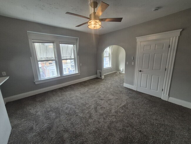 Building Photo - 132 Evergreen Ave