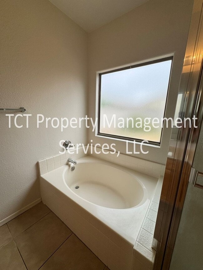 Building Photo - Wigwam Creek South Beautiful 3 bed/2 bath home