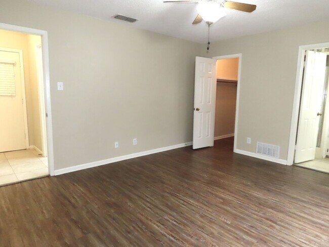 Building Photo - South Tyler! Beautiful 4 Bedroom, 3 Bath House