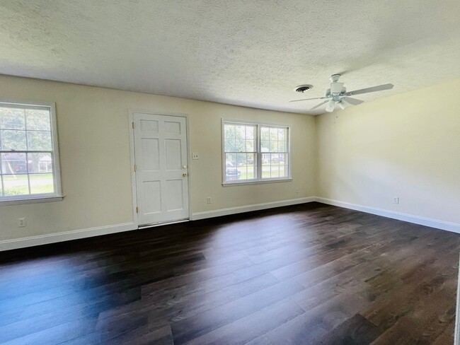 Building Photo - Updated and adorable rancher home in Old C...