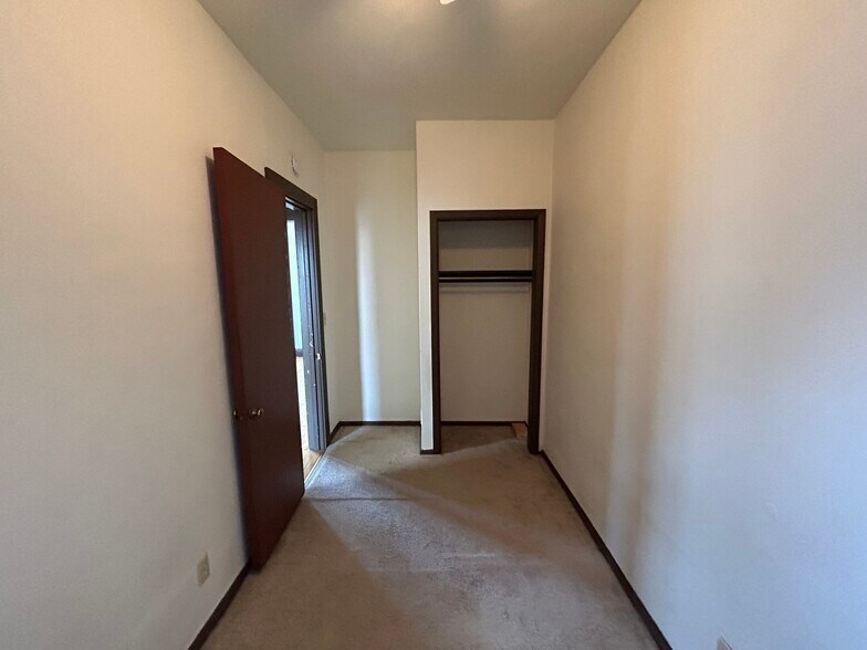 Building Photo - 612 Howard Plz